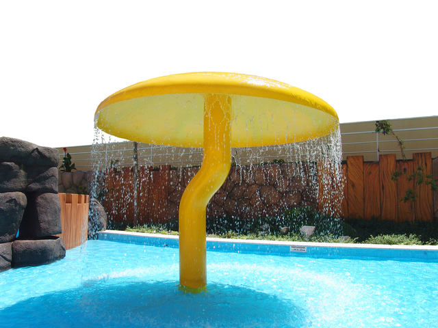 Solární sprcha ohřívá vodu zdarma