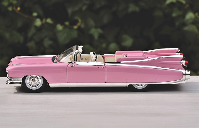 Autíčko jako pro panenku.